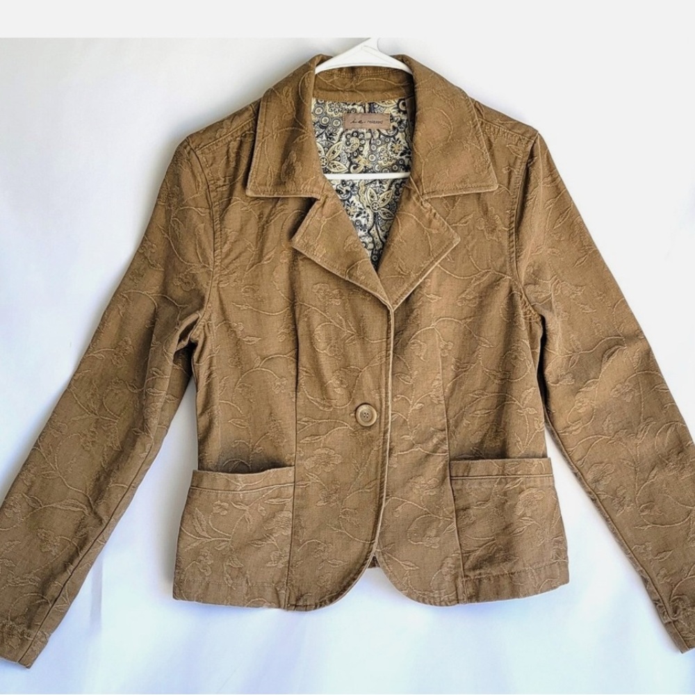 Women's  Beautiful Tan Jacket - Picture 2 of 6